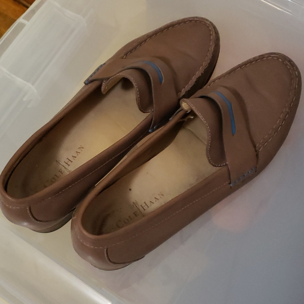 Cole haan taupe leather loafers
